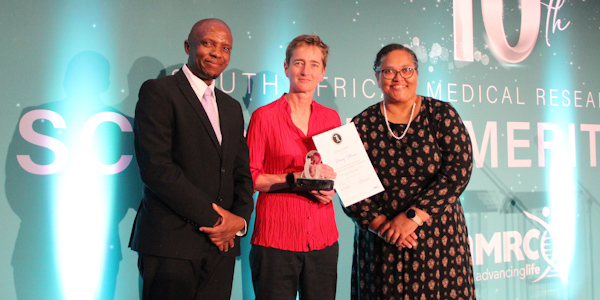 Professor Penny Moore wins a silver medal at the SAMRC Scientific Merit Awards 600x300.jpg